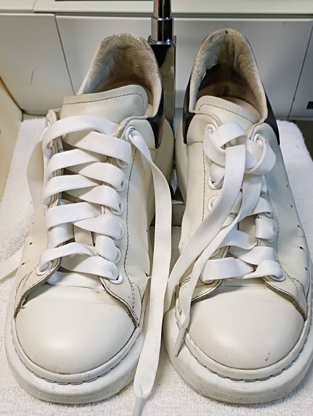 Alexander McQueen White Leather Low-Top Sneakers with Black Heel Tab